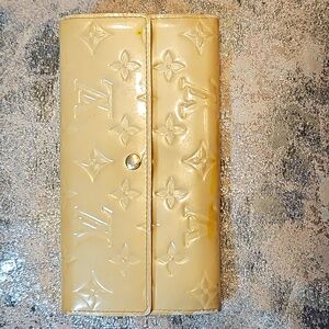 AUTHENTIC LOUIS VUITTON Yellow Cream Vernis Long Wallet